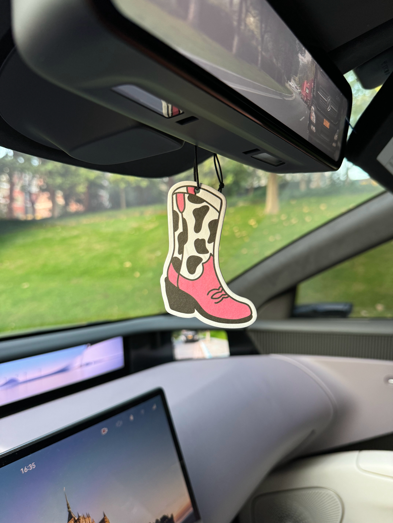 Cow Print Cowboy Boots Fragran - Home Fragrance Trends ulasan dan harga